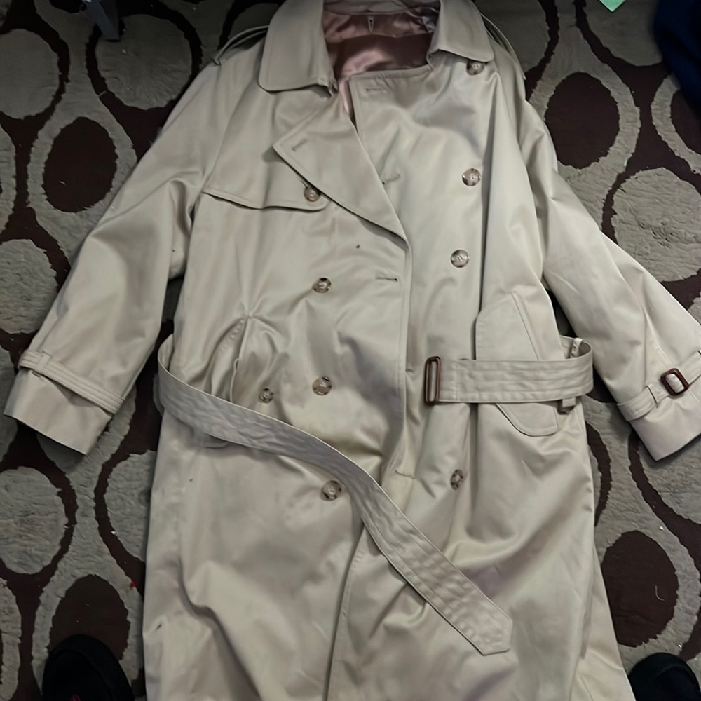 Tah trench coat